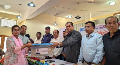 বগুড়ার শিবগঞ্জে মেডিকেল স্বপ্নে মেধাবী ঐশীর পাশে প্রতিমন্ত্রী মীর